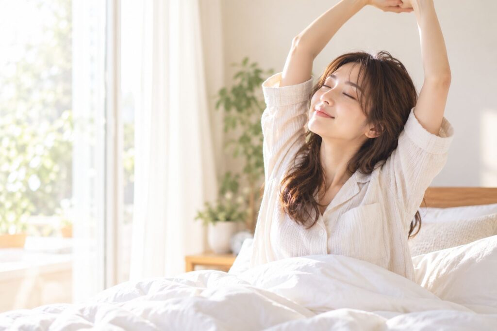 朝すっきり目覚める女性のイメージ
